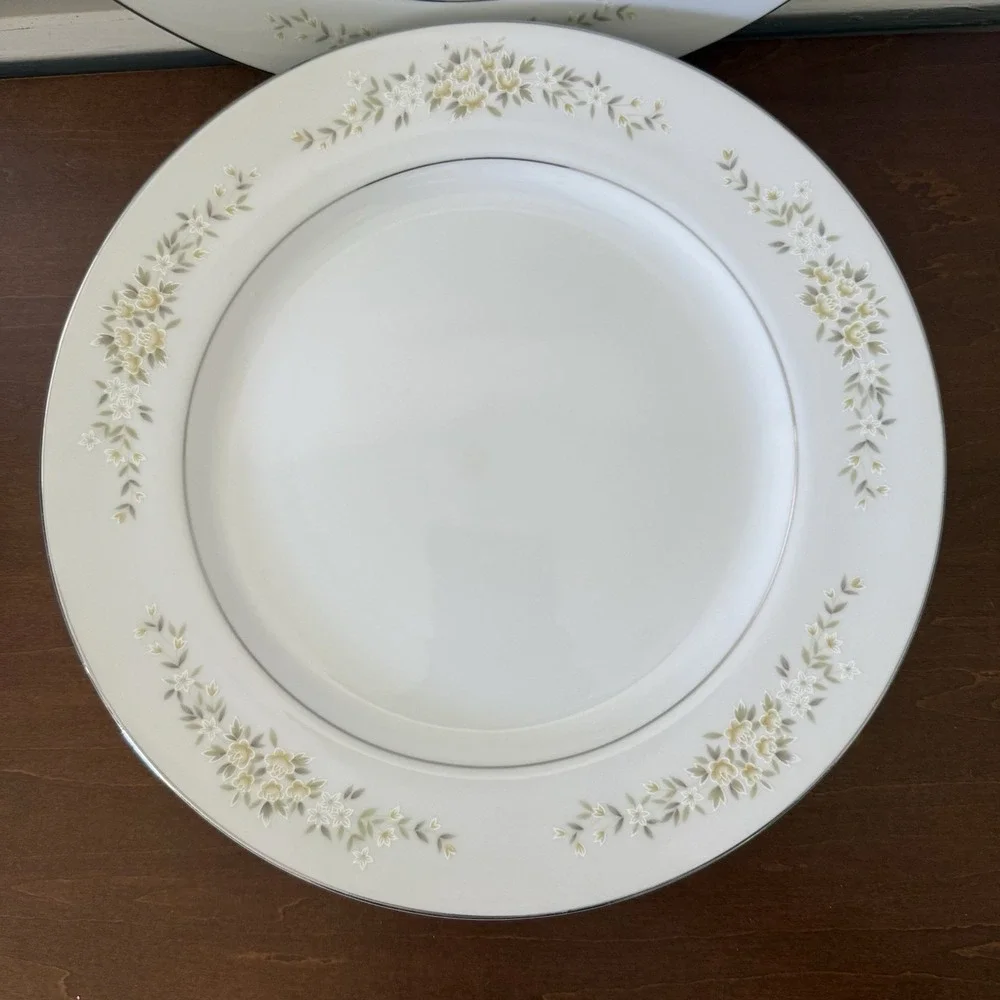 Lady Carolyn Crown Victoria Japan | Dinner Plates | Set Of 4 10